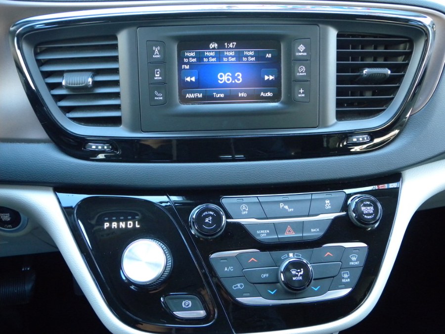 Used Chrysler Pacifica LX FWD 2017 | Carsbuck Inc.. Brooklyn, New York Used Chrysler Pacifica LX FWD 2017 | Carsbuck Inc.. Brooklyn, New York