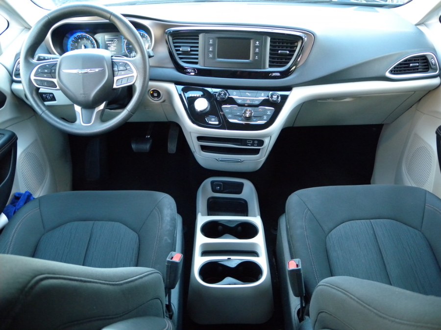 Used Chrysler Pacifica LX FWD 2017 | Carsbuck Inc.. Brooklyn, New York Used Chrysler Pacifica LX FWD 2017 | Carsbuck Inc.. Brooklyn, New York