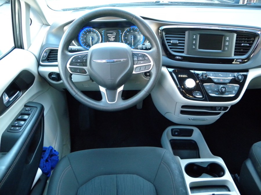 Used Chrysler Pacifica LX FWD 2017 | Carsbuck Inc.. Brooklyn, New York Used Chrysler Pacifica LX FWD 2017 | Carsbuck Inc.. Brooklyn, New York