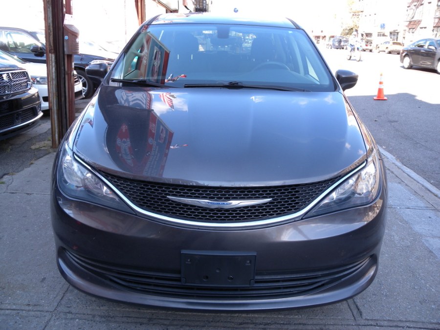 Used Chrysler Pacifica LX FWD 2017 | Carsbuck Inc.. Brooklyn, New York Used Chrysler Pacifica LX FWD 2017 | Carsbuck Inc.. Brooklyn, New York