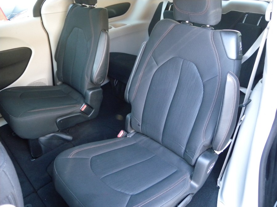 Used Chrysler Pacifica LX FWD 2017 | Carsbuck Inc.. Brooklyn, New York Used Chrysler Pacifica LX FWD 2017 | Carsbuck Inc.. Brooklyn, New York