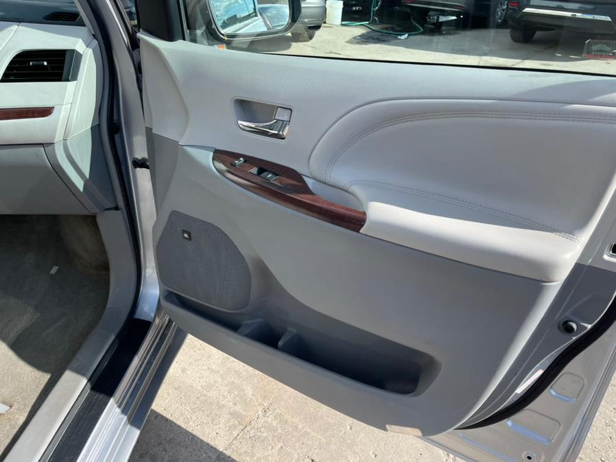 Used Toyota Sienna 5dr 7-Pass Van V6 Ltd AWD (Natl) 2013 | Brooklyn Auto Mall LLC. Brooklyn, New York Used Toyota Sienna 5dr 7-Pass Van V6 Ltd AWD (Natl) 2013 | Brooklyn Auto Mall LLC. Brooklyn, New York