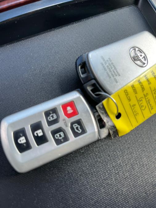 Used Toyota Sienna 5dr 7-Pass Van V6 Ltd AWD 2011 | Brooklyn Auto Mall LLC. Brooklyn, New York Used Toyota Sienna 5dr 7-Pass Van V6 Ltd AWD 2011 | Brooklyn Auto Mall LLC. Brooklyn, New York