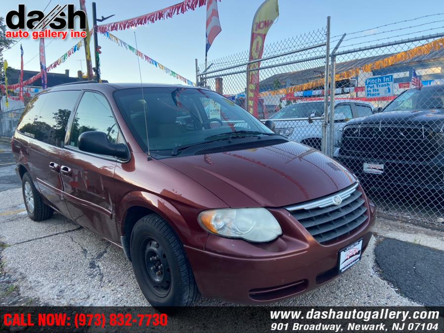 Used Chrysler Town & Country LWB 4dr Wgn LX 2007 | Dash Auto Gallery Inc.. Newark, New Jersey Used Chrysler Town & Country LWB 4dr Wgn LX 2007 | Dash Auto Gallery Inc.. Newark, New Jersey