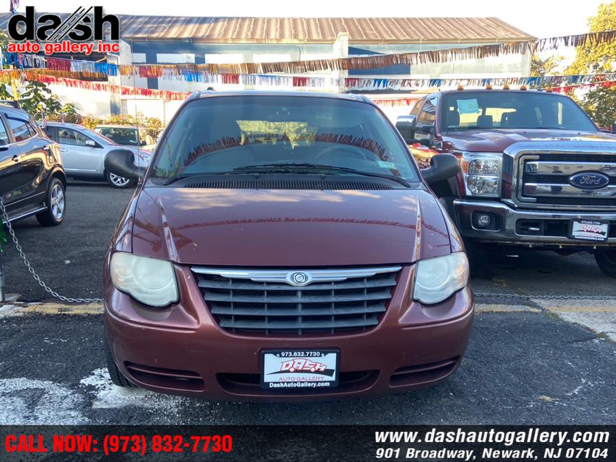Used Chrysler Town & Country LWB 4dr Wgn LX 2007 | Dash Auto Gallery Inc.. Newark, New Jersey Used Chrysler Town & Country LWB 4dr Wgn LX 2007 | Dash Auto Gallery Inc.. Newark, New Jersey