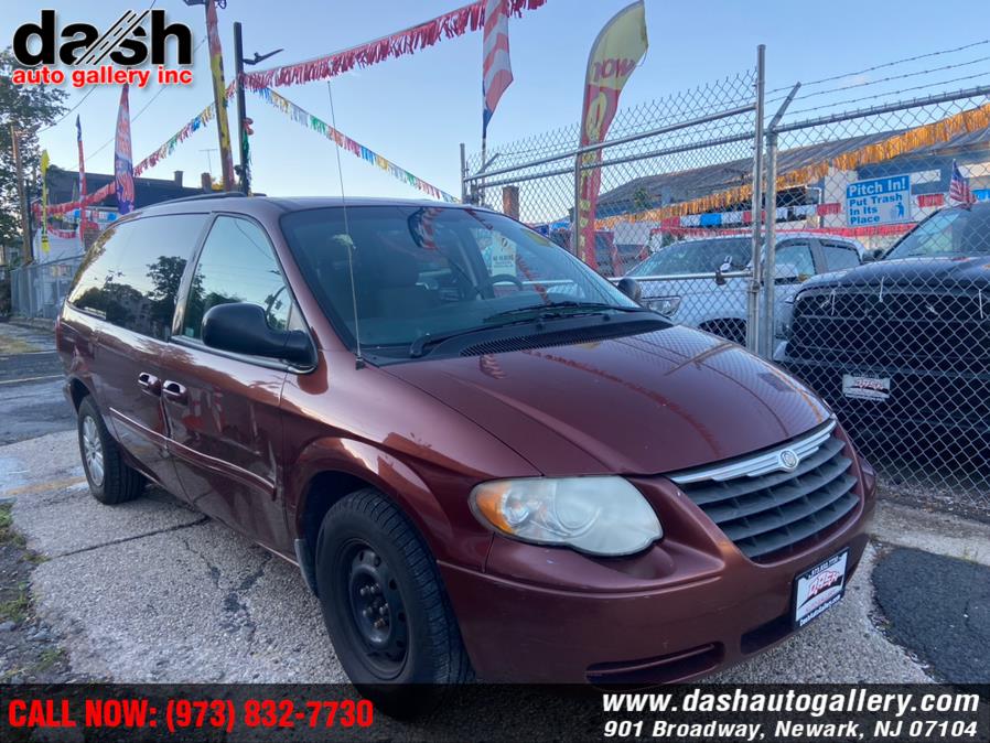 Used Chrysler Town & Country LWB 4dr Wgn LX 2007 | Dash Auto Gallery Inc.. Newark, New Jersey Used Chrysler Town & Country LWB 4dr Wgn LX 2007 | Dash Auto Gallery Inc.. Newark, New Jersey