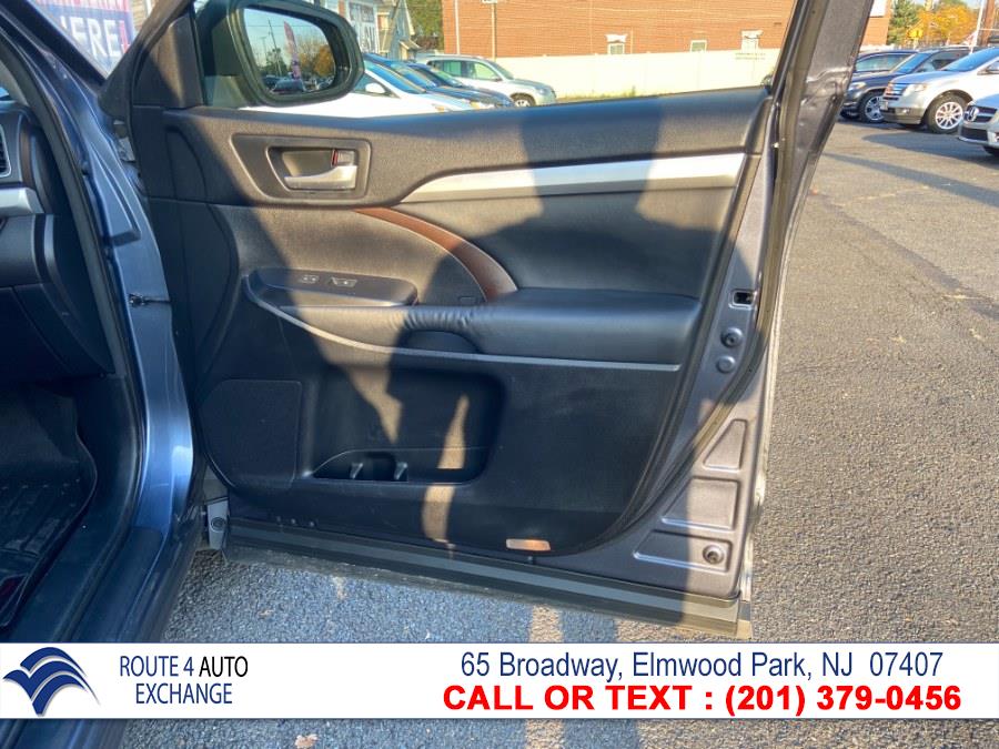 Used Toyota Highlander AWD 4dr V6 XLE (Natl) 2015 | Route 4 Auto Exchange. Elmwood Park, New Jersey Used Toyota Highlander AWD 4dr V6 XLE (Natl) 2015 | Route 4 Auto Exchange. Elmwood Park, New Jersey