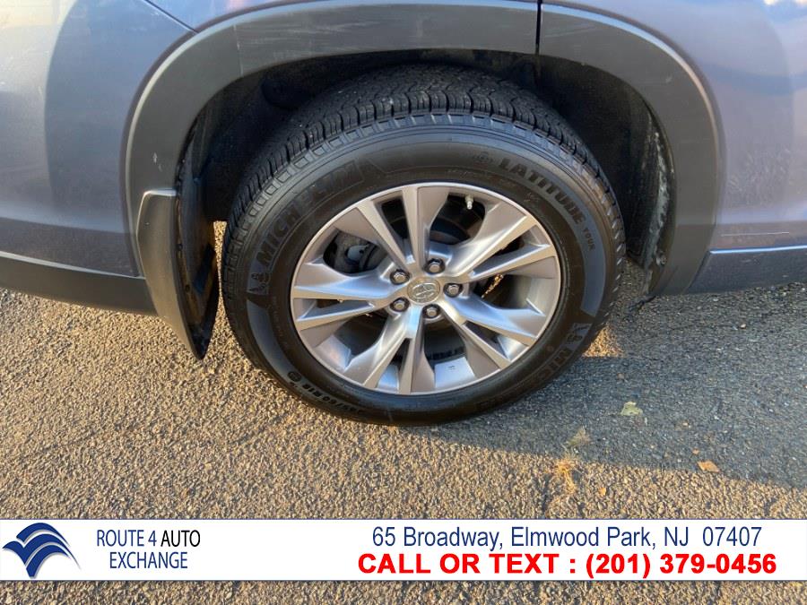 Used Toyota Highlander AWD 4dr V6 XLE (Natl) 2015 | Route 4 Auto Exchange. Elmwood Park, New Jersey Used Toyota Highlander AWD 4dr V6 XLE (Natl) 2015 | Route 4 Auto Exchange. Elmwood Park, New Jersey