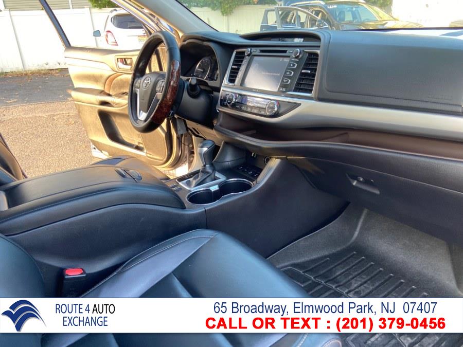 Used Toyota Highlander AWD 4dr V6 XLE (Natl) 2015 | Route 4 Auto Exchange. Elmwood Park, New Jersey Used Toyota Highlander AWD 4dr V6 XLE (Natl) 2015 | Route 4 Auto Exchange. Elmwood Park, New Jersey