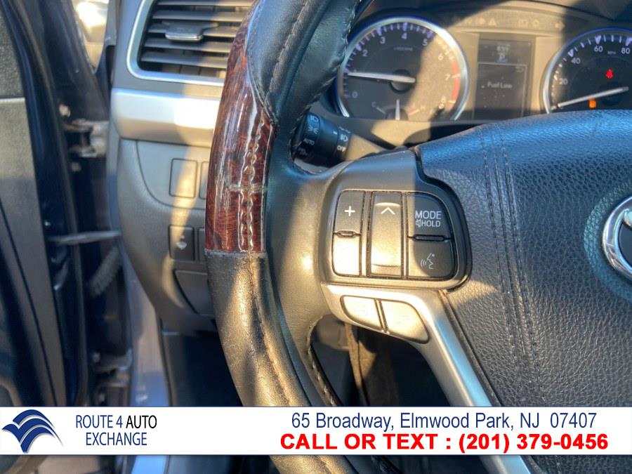 Used Toyota Highlander AWD 4dr V6 XLE (Natl) 2015 | Route 4 Auto Exchange. Elmwood Park, New Jersey Used Toyota Highlander AWD 4dr V6 XLE (Natl) 2015 | Route 4 Auto Exchange. Elmwood Park, New Jersey