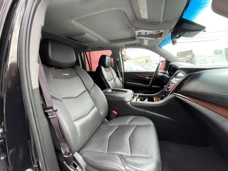 Used Cadillac Escalade ESV 4WD 4dr Luxury Collection 2016 | RT Auto Center LLC. Newark, New Jersey Used Cadillac Escalade ESV 4WD 4dr Luxury Collection 2016 | RT Auto Center LLC. Newark, New Jersey