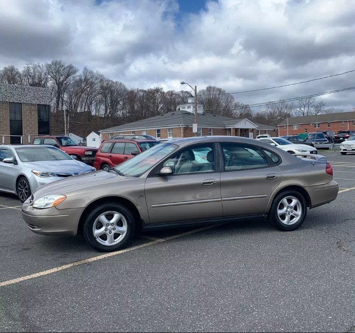 Used Ford Taurus 4dr Sdn SES Standard 2003 | Payless Auto Sale. South Hadley, Massachusetts