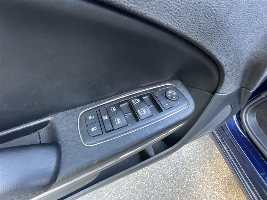 Used Dodge Charger 4dr Sdn SE RWD 2013 | Wiz Leasing Inc. Stratford, Connecticut Used Dodge Charger 4dr Sdn SE RWD 2013 | Wiz Leasing Inc. Stratford, Connecticut