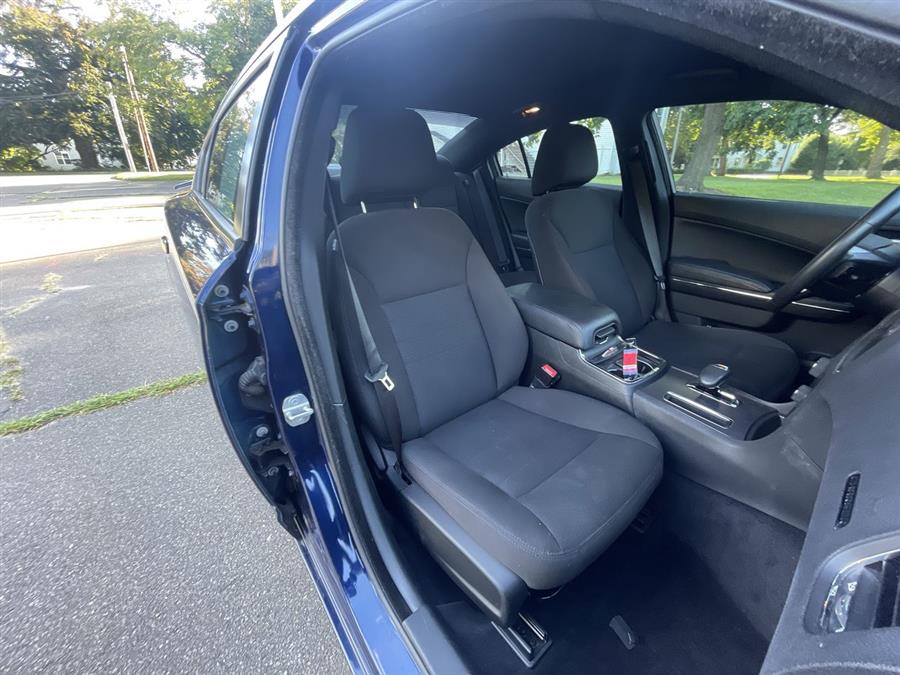 Used Dodge Charger 4dr Sdn SE RWD 2013 | Wiz Leasing Inc. Stratford, Connecticut Used Dodge Charger 4dr Sdn SE RWD 2013 | Wiz Leasing Inc. Stratford, Connecticut