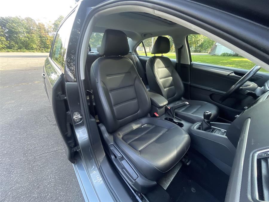 2018 Volkswagen Jetta 1.4T SE Manual, available for sale in Stratford, Connecticut | Wiz Leasing Inc. Stratford, Connecticut 2018 Volkswagen Jetta 1.4T SE Manual, available for sale in Stratford, Connecticut | Wiz Leasing Inc. Stratford, Connecticut