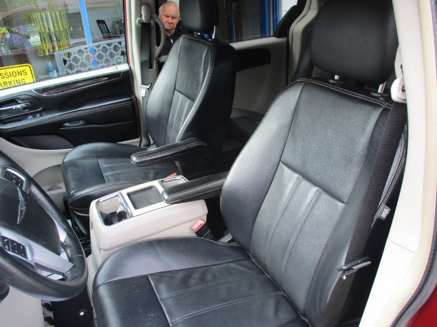Used Chrysler Town & Country 4dr Wgn Touring 2013 | Cos Central Auto. Meriden, Connecticut Used Chrysler Town & Country 4dr Wgn Touring 2013 | Cos Central Auto. Meriden, Connecticut