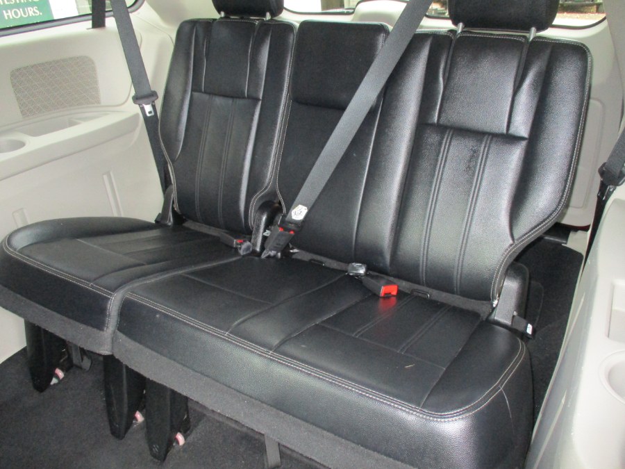 Used Chrysler Town & Country 4dr Wgn Touring 2013 | Cos Central Auto. Meriden, Connecticut Used Chrysler Town & Country 4dr Wgn Touring 2013 | Cos Central Auto. Meriden, Connecticut