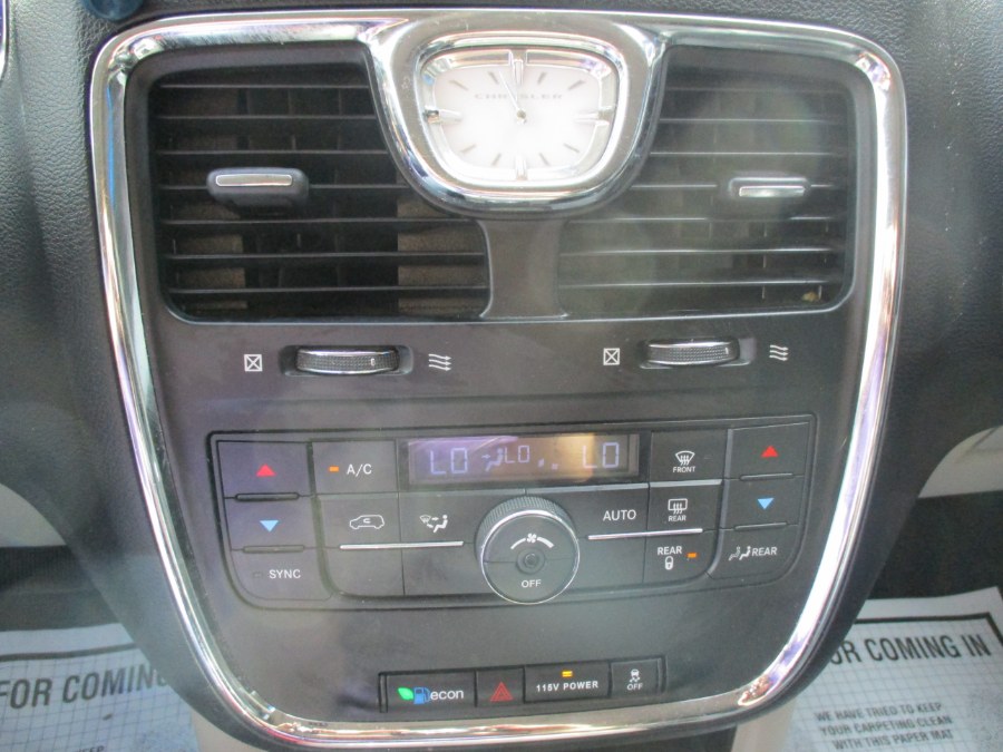 Used Chrysler Town & Country 4dr Wgn Touring 2013 | Cos Central Auto. Meriden, Connecticut Used Chrysler Town & Country 4dr Wgn Touring 2013 | Cos Central Auto. Meriden, Connecticut