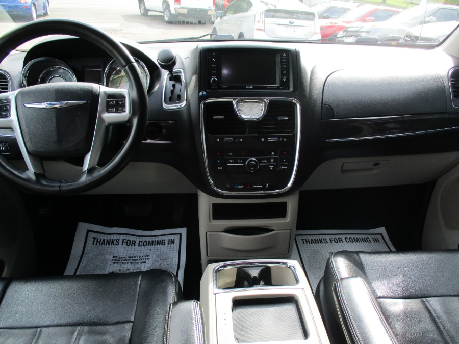 Used Chrysler Town & Country 4dr Wgn Touring 2013 | Cos Central Auto. Meriden, Connecticut Used Chrysler Town & Country 4dr Wgn Touring 2013 | Cos Central Auto. Meriden, Connecticut