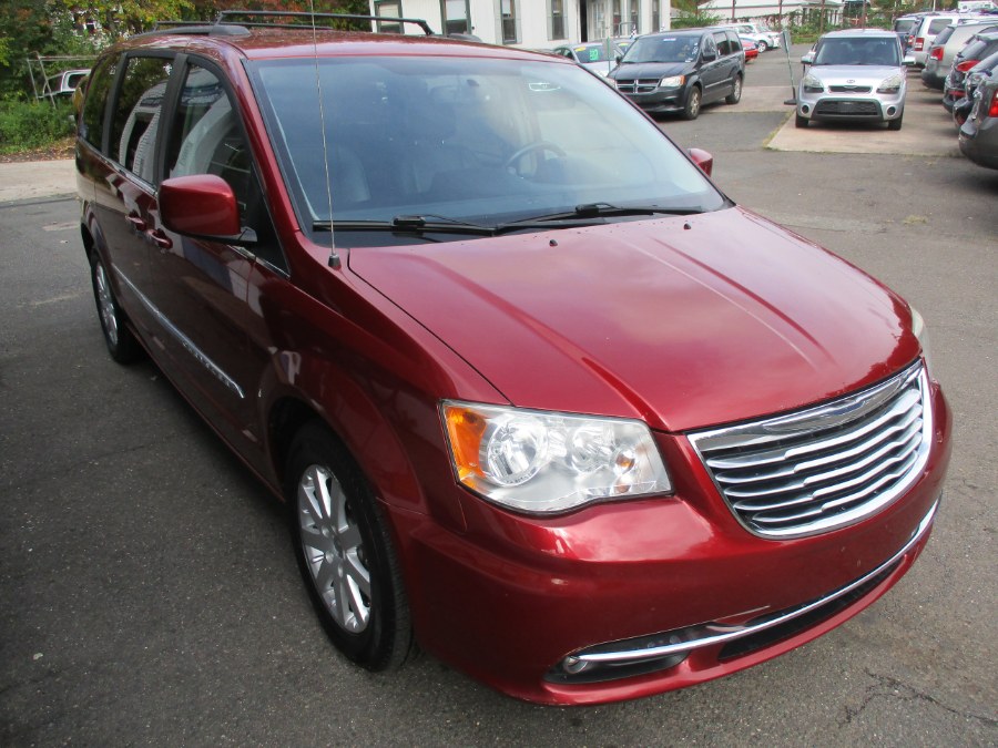 Used Chrysler Town & Country 4dr Wgn Touring 2013 | Cos Central Auto. Meriden, Connecticut Used Chrysler Town & Country 4dr Wgn Touring 2013 | Cos Central Auto. Meriden, Connecticut