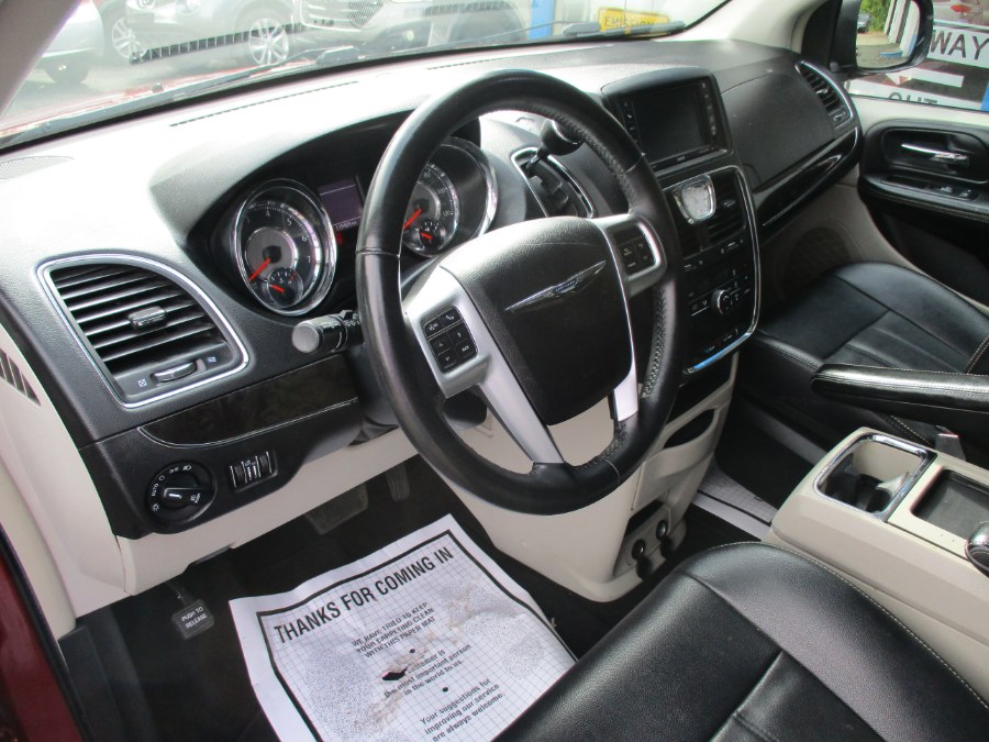 Used Chrysler Town & Country 4dr Wgn Touring 2013 | Cos Central Auto. Meriden, Connecticut Used Chrysler Town & Country 4dr Wgn Touring 2013 | Cos Central Auto. Meriden, Connecticut