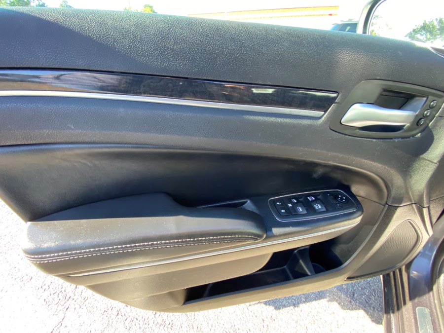 Used Chrysler 300 Limited AWD 2019 | Inman Motors Sales. Medford, Massachusetts Used Chrysler 300 Limited AWD 2019 | Inman Motors Sales. Medford, Massachusetts