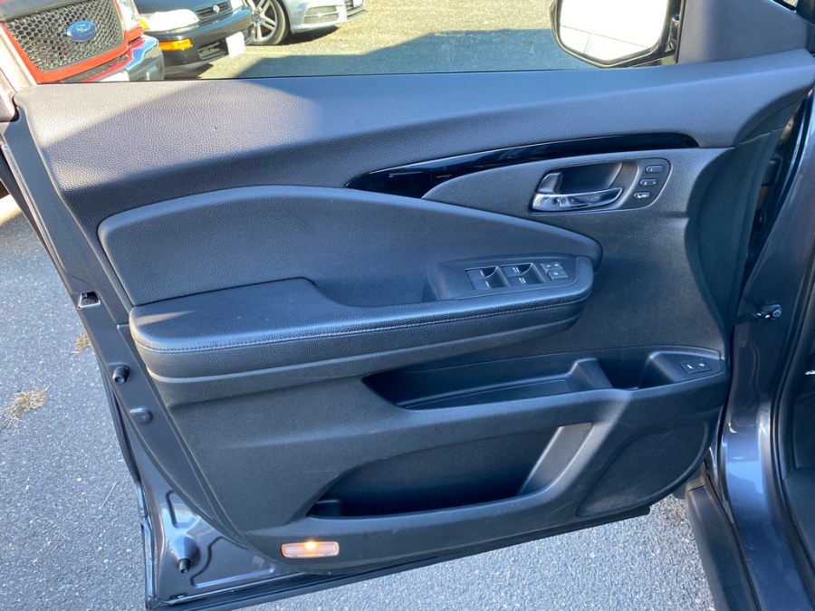 Used Honda Pilot Touring AWD 2017 | Union Street Auto Sales. West Springfield, Massachusetts Used Honda Pilot Touring AWD 2017 | Union Street Auto Sales. West Springfield, Massachusetts