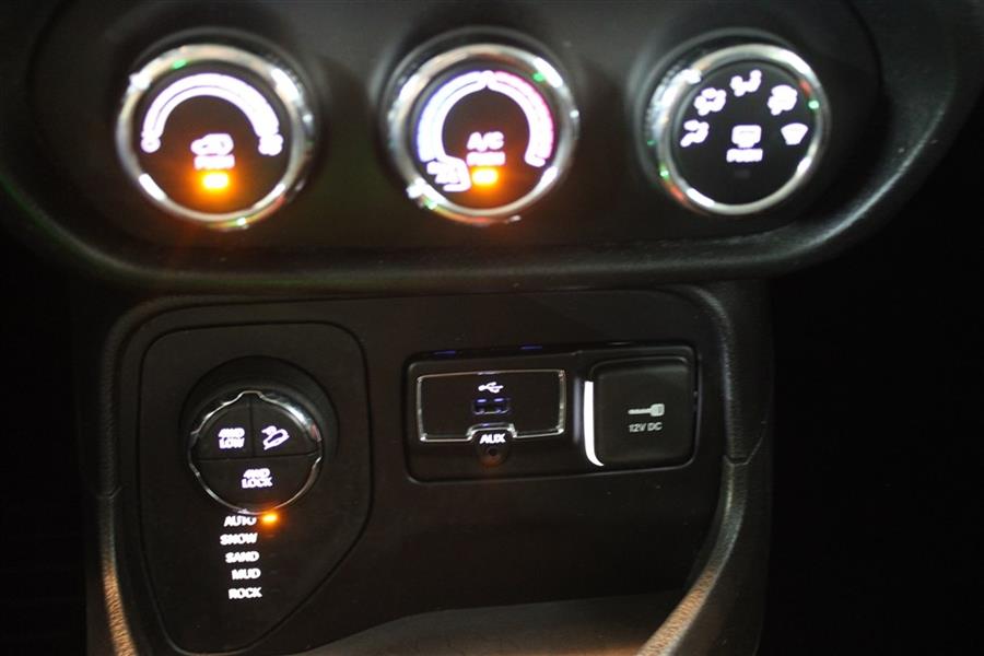 Used Jeep Renegade TRAILHAWK 2015 | Fast Track Motors. Paterson, New Jersey Used Jeep Renegade TRAILHAWK 2015 | Fast Track Motors. Paterson, New Jersey