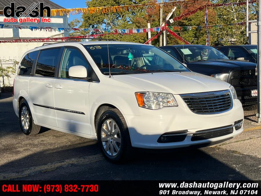 2016 Chrysler Town & Country 4dr Wgn Touring, available for sale in Newark, New Jersey | Dash Auto Gallery Inc.. Newark, New Jersey