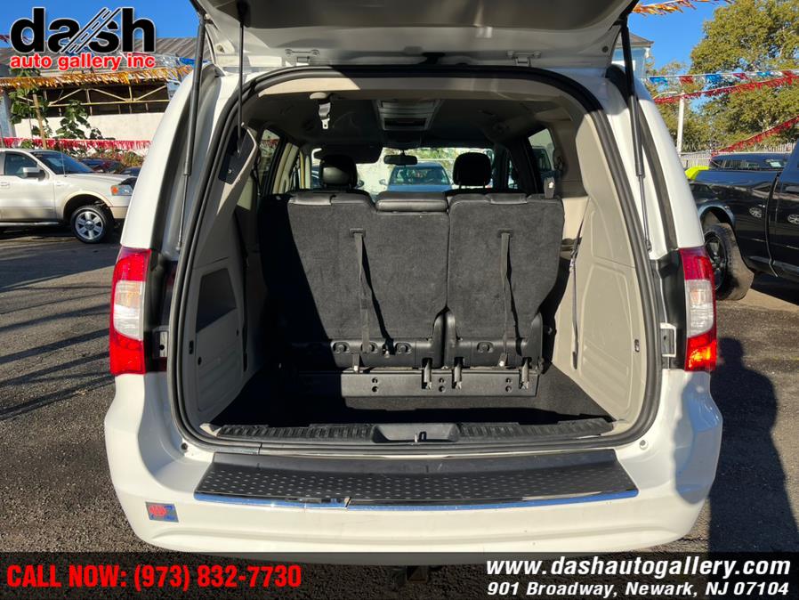 Used Chrysler Town & Country 4dr Wgn Touring 2016 | Dash Auto Gallery Inc.. Newark, New Jersey Used Chrysler Town & Country 4dr Wgn Touring 2016 | Dash Auto Gallery Inc.. Newark, New Jersey