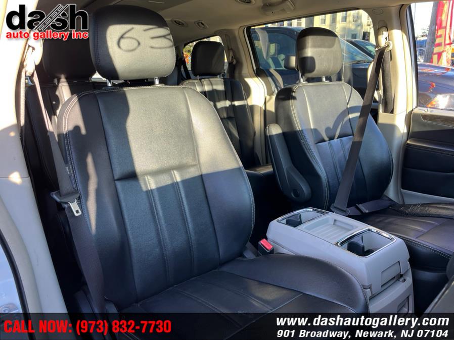 Used Chrysler Town & Country 4dr Wgn Touring 2016 | Dash Auto Gallery Inc.. Newark, New Jersey Used Chrysler Town & Country 4dr Wgn Touring 2016 | Dash Auto Gallery Inc.. Newark, New Jersey