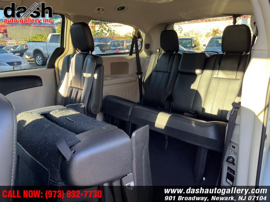 Used Chrysler Town & Country 4dr Wgn Touring 2016 | Dash Auto Gallery Inc.. Newark, New Jersey Used Chrysler Town & Country 4dr Wgn Touring 2016 | Dash Auto Gallery Inc.. Newark, New Jersey