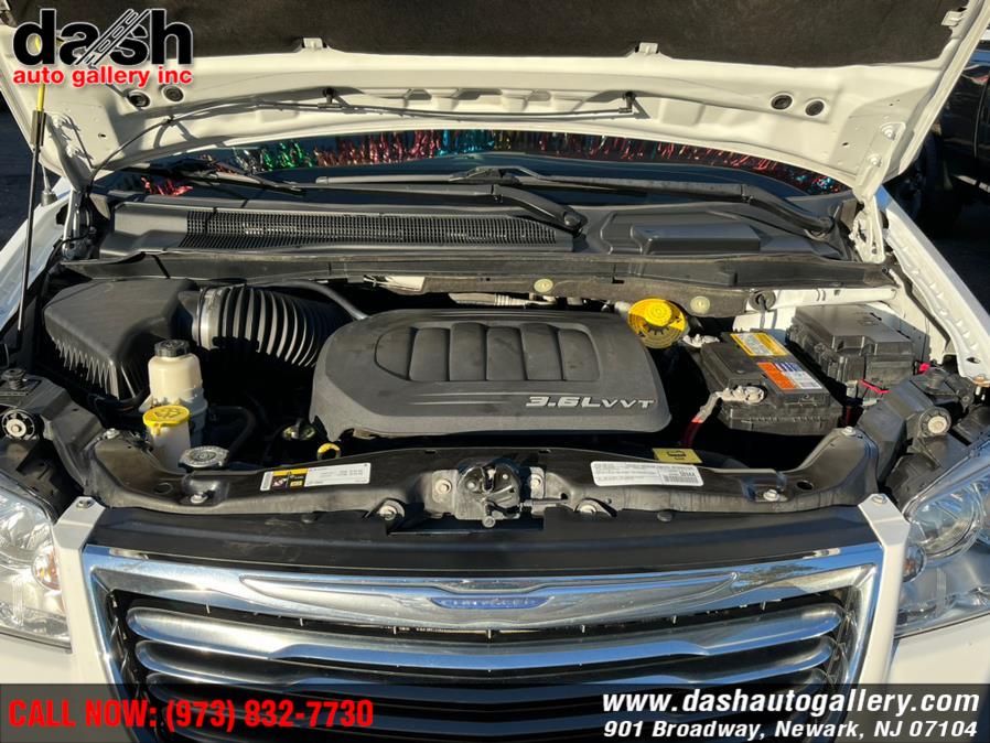 Used Chrysler Town & Country 4dr Wgn Touring 2016 | Dash Auto Gallery Inc.. Newark, New Jersey Used Chrysler Town & Country 4dr Wgn Touring 2016 | Dash Auto Gallery Inc.. Newark, New Jersey