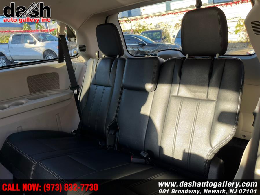 Used Chrysler Town & Country 4dr Wgn Touring 2016 | Dash Auto Gallery Inc.. Newark, New Jersey Used Chrysler Town & Country 4dr Wgn Touring 2016 | Dash Auto Gallery Inc.. Newark, New Jersey