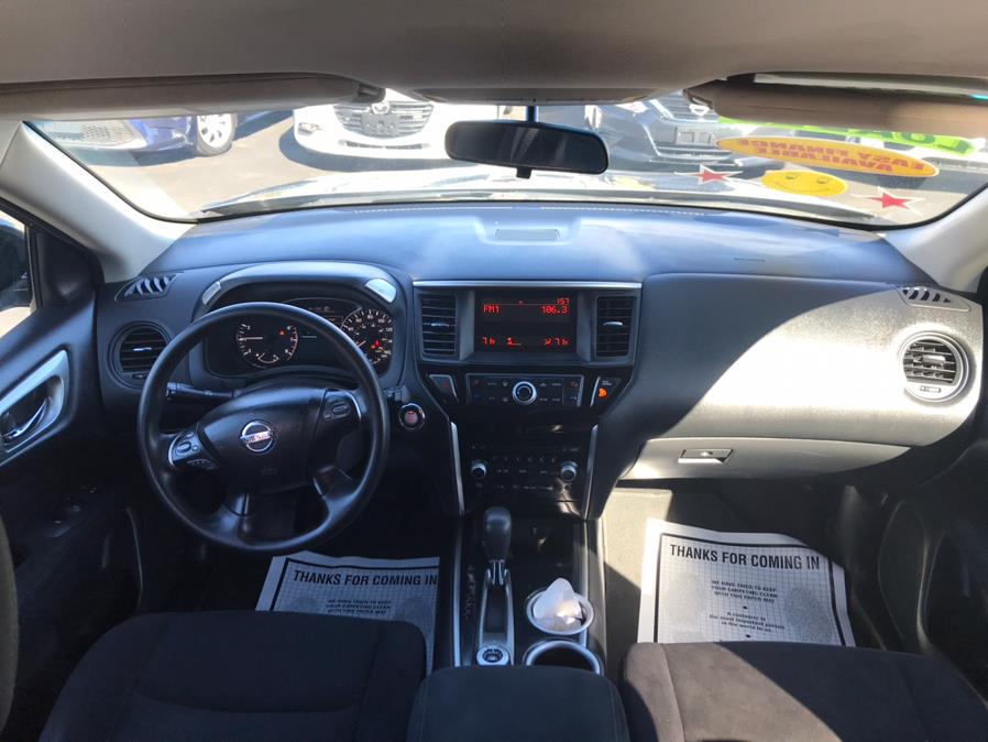 Used Nissan Pathfinder 4WD 4dr SV 2016 | Affordable Motors Inc. Bridgeport, Connecticut Used Nissan Pathfinder 4WD 4dr SV 2016 | Affordable Motors Inc. Bridgeport, Connecticut