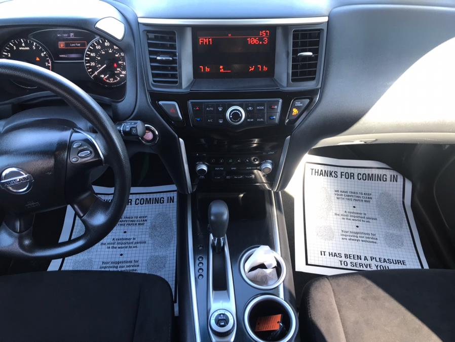 Used Nissan Pathfinder 4WD 4dr SV 2016 | Affordable Motors Inc. Bridgeport, Connecticut Used Nissan Pathfinder 4WD 4dr SV 2016 | Affordable Motors Inc. Bridgeport, Connecticut
