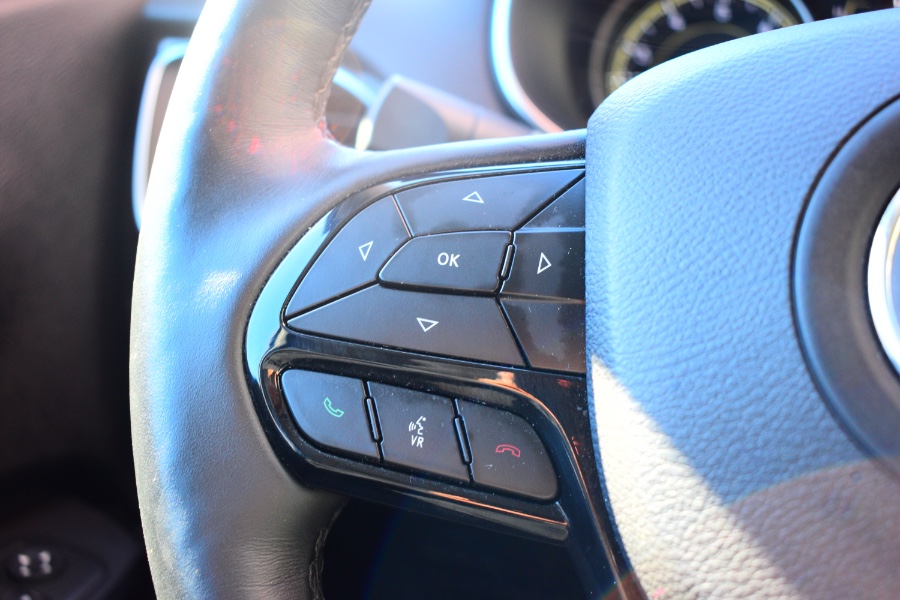Used Jeep Cherokee Latitude Plus 4x4 2019 | Hillside Auto Mall Inc.. Jamaica, New York Used Jeep Cherokee Latitude Plus 4x4 2019 | Hillside Auto Mall Inc.. Jamaica, New York