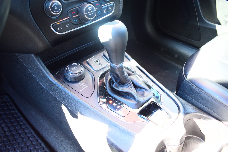 Used Jeep Cherokee Latitude Plus 4x4 2019 | Hillside Auto Mall Inc.. Jamaica, New York Used Jeep Cherokee Latitude Plus 4x4 2019 | Hillside Auto Mall Inc.. Jamaica, New York