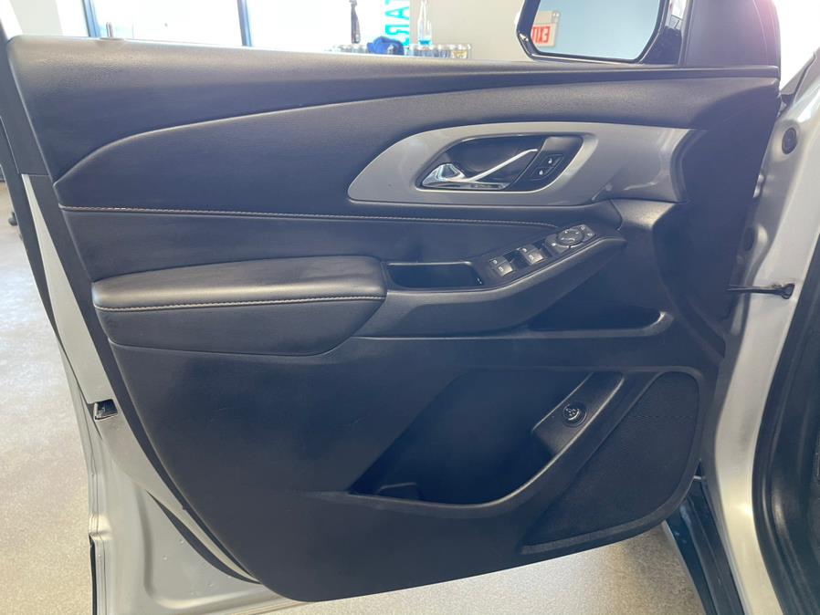 2019 Chevrolet Traverse AWD 4dr LT Cloth w/1LT, available for sale in Inwood, New York | 5 Towns Drive. Inwood, New York 2019 Chevrolet Traverse AWD 4dr LT Cloth w/1LT, available for sale in Inwood, New York | 5 Towns Drive. Inwood, New York