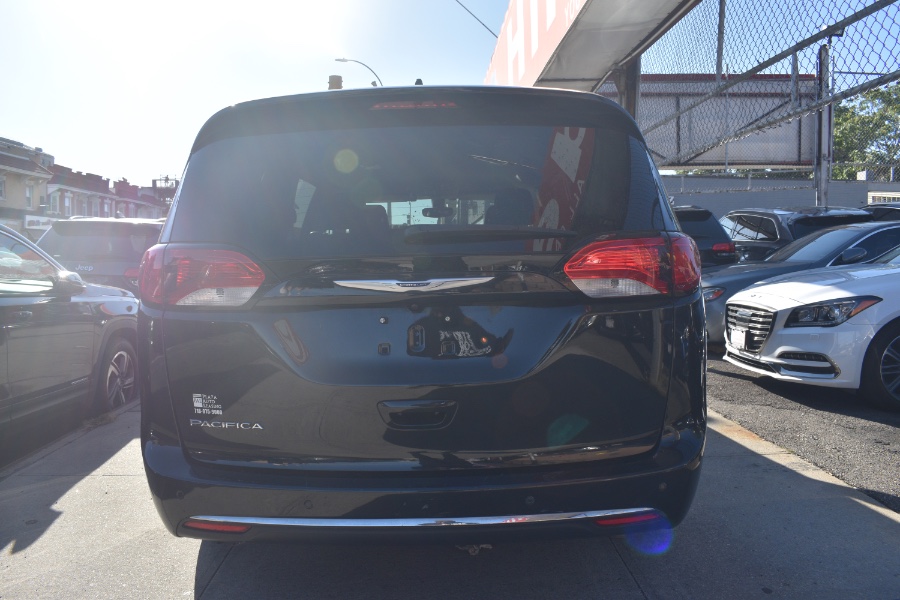 Used Chrysler Pacifica Touring L FWD 2018 | Hillside Auto Mall Inc.. Jamaica, New York Used Chrysler Pacifica Touring L FWD 2018 | Hillside Auto Mall Inc.. Jamaica, New York