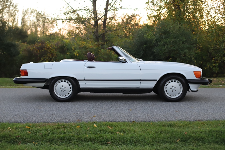 1988 Mercedes-Benz 560 Series 2dr Roadster 560SL, available for sale in North Salem, New York | Meccanic Shop North Inc. North Salem, New York 1988 Mercedes-Benz 560 Series 2dr Roadster 560SL, available for sale in North Salem, New York | Meccanic Shop North Inc. North Salem, New York