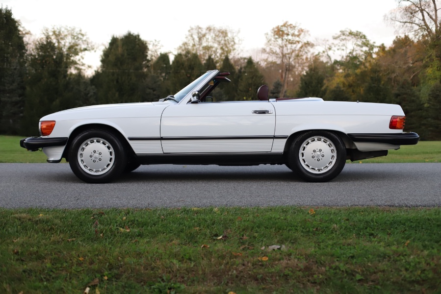 1988 Mercedes-Benz 560 Series 2dr Roadster 560SL, available for sale in North Salem, New York | Meccanic Shop North Inc. North Salem, New York 1988 Mercedes-Benz 560 Series 2dr Roadster 560SL, available for sale in North Salem, New York | Meccanic Shop North Inc. North Salem, New York