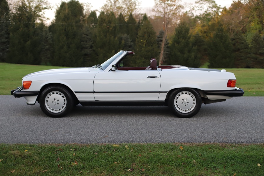 1988 Mercedes-Benz 560 Series 2dr Roadster 560SL, available for sale in North Salem, New York | Meccanic Shop North Inc. North Salem, New York 1988 Mercedes-Benz 560 Series 2dr Roadster 560SL, available for sale in North Salem, New York | Meccanic Shop North Inc. North Salem, New York