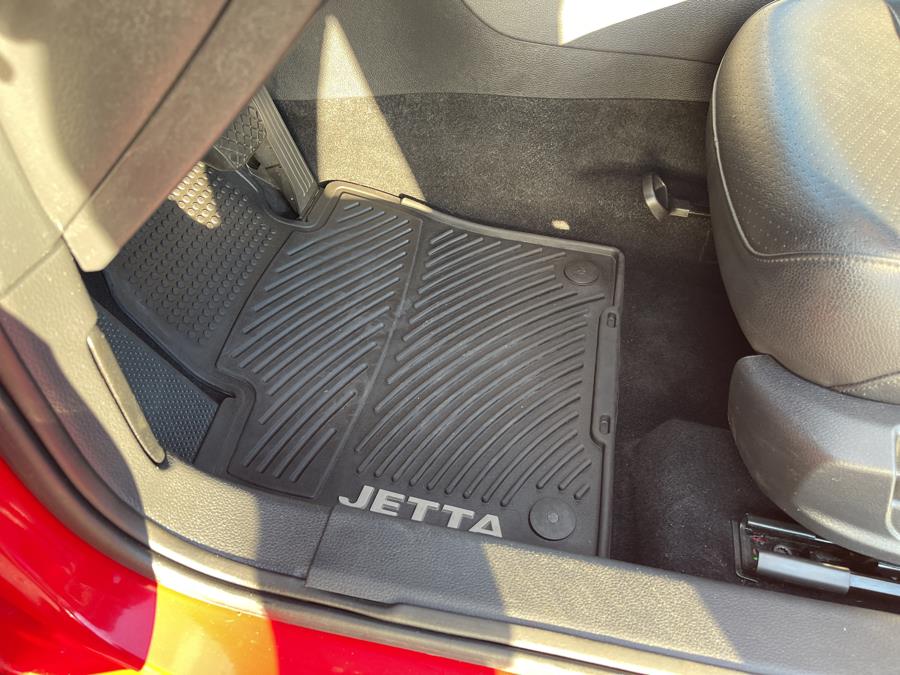 Used Volkswagen Jetta Sedan 4dr Auto 1.8T SE PZEV 2015 | New Beginning Auto Service Inc . Ashland , Massachusetts