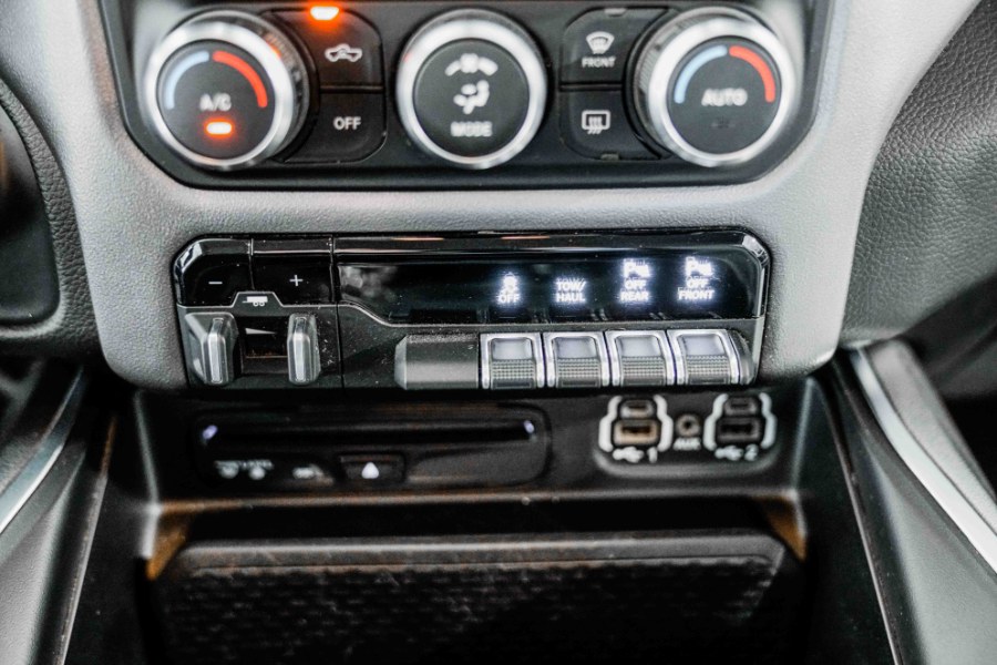 Used Ram 1500 Big Horn/Lone Star 4x4 Crew Cab 5''7" Box 2019 | 26 Motors Corp. Bronx, New York Used Ram 1500 Big Horn/Lone Star 4x4 Crew Cab 5''7" Box 2019 | 26 Motors Corp. Bronx, New York