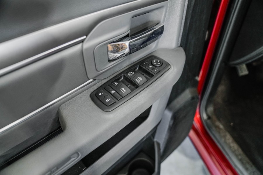 Used Ram 1500 Classic Warlock 4x4 Quad Cab 6''4" Box 2019 | 26 Motors Corp. Bronx, New York Used Ram 1500 Classic Warlock 4x4 Quad Cab 6''4" Box 2019 | 26 Motors Corp. Bronx, New York