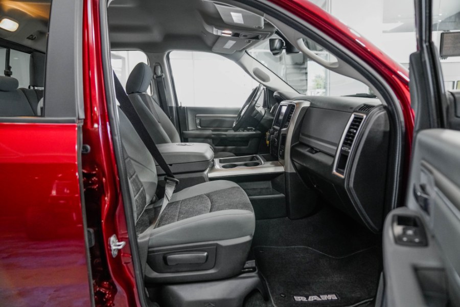 Used Ram 1500 Classic Warlock 4x4 Quad Cab 6''4" Box 2019 | 26 Motors Corp. Bronx, New York Used Ram 1500 Classic Warlock 4x4 Quad Cab 6''4" Box 2019 | 26 Motors Corp. Bronx, New York