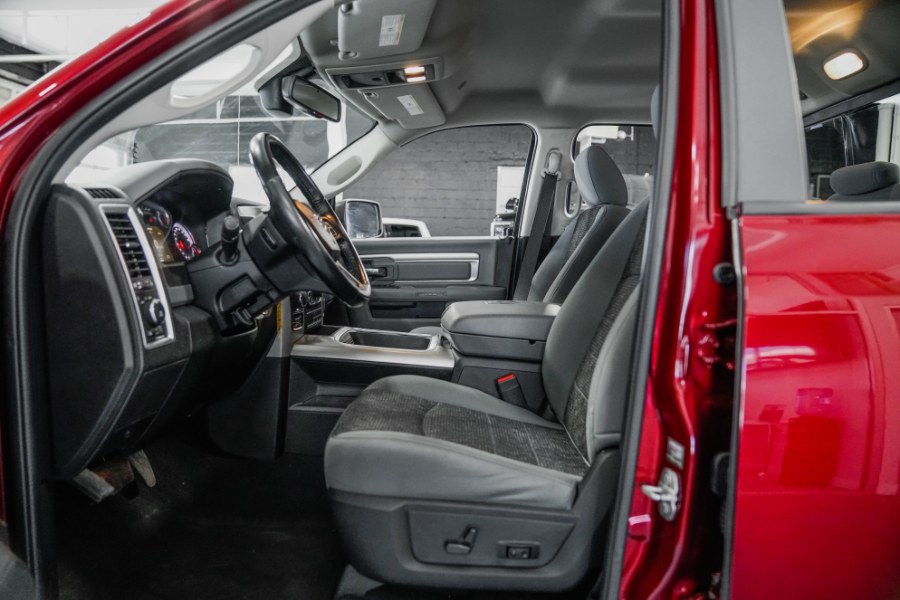 Used Ram 1500 Classic Warlock 4x4 Quad Cab 6''4" Box 2019 | 26 Motors Corp. Bronx, New York Used Ram 1500 Classic Warlock 4x4 Quad Cab 6''4" Box 2019 | 26 Motors Corp. Bronx, New York