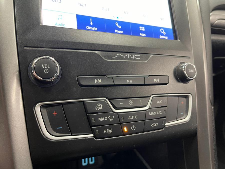Used Ford Fusion SE FWD 2020 | 5 Towns Drive. Inwood, New York Used Ford Fusion SE FWD 2020 | 5 Towns Drive. Inwood, New York