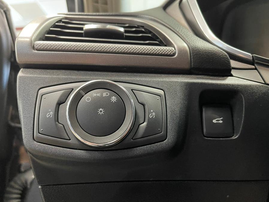 Used Ford Fusion SE FWD 2020 | 5 Towns Drive. Inwood, New York Used Ford Fusion SE FWD 2020 | 5 Towns Drive. Inwood, New York